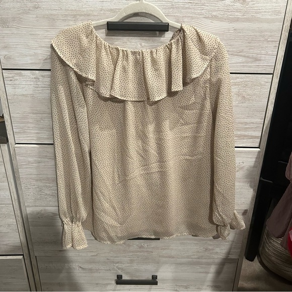 LOFT Dotted Ruffle V-Neck Blouse Alomondine Size petite large, Cream Polkadot - Picture 5 of 5